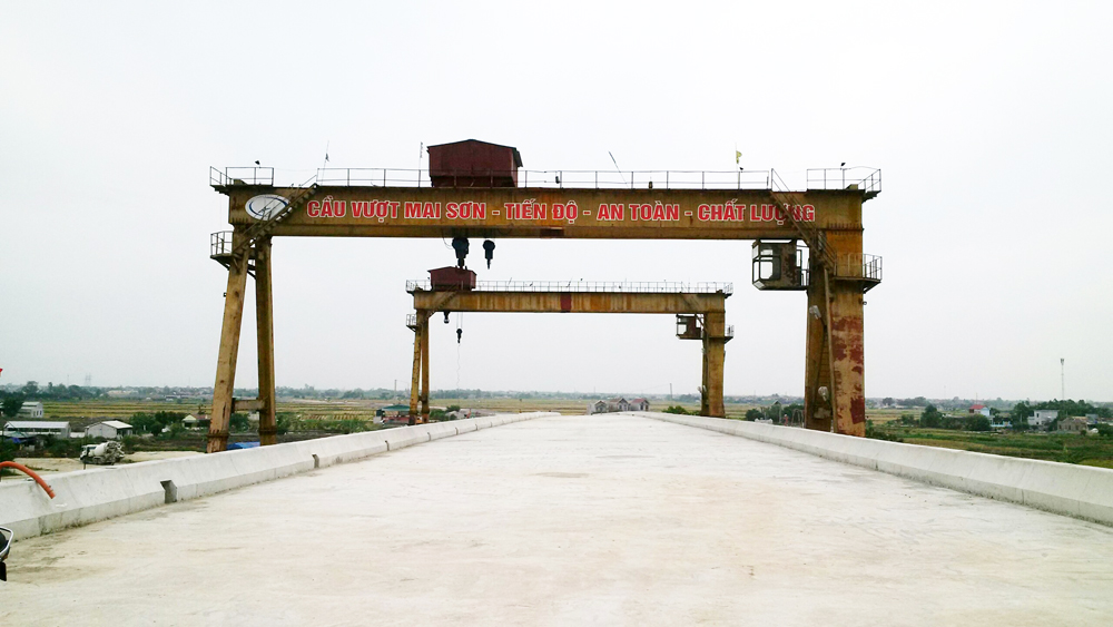 Cầu vượt Mai Sơn (km13+524,83)